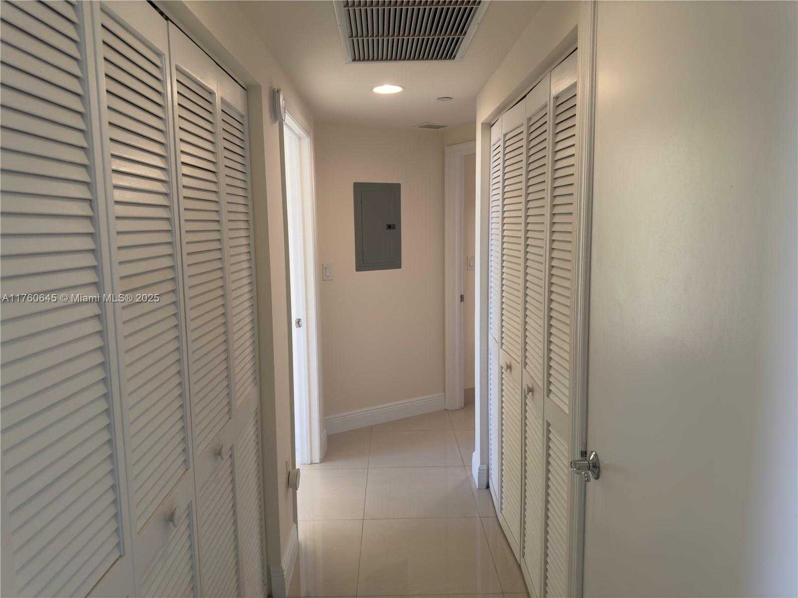 Small Image of 19501 WEST COUNTRY CLUB DR #911, Aventura Number 14