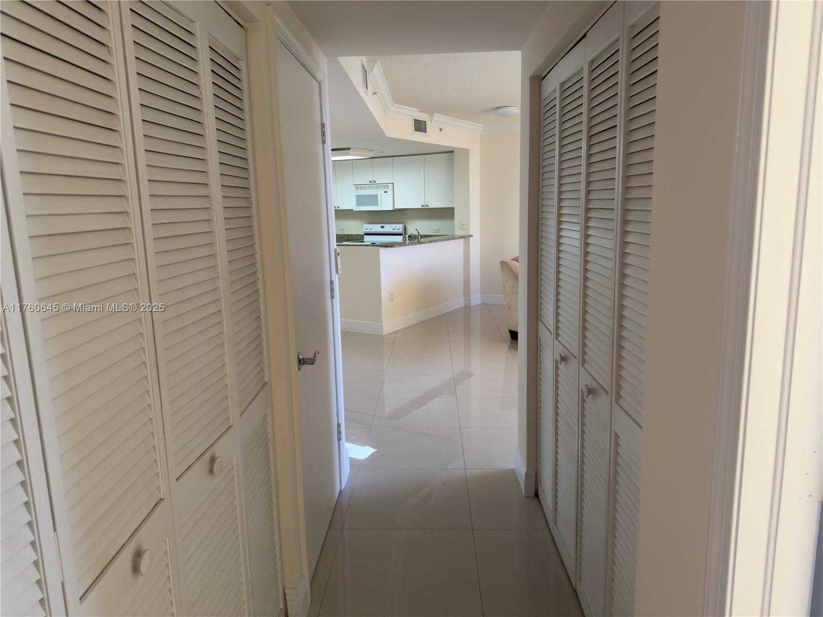 Small Image of 19501 WEST COUNTRY CLUB DR #911, Aventura Number 15