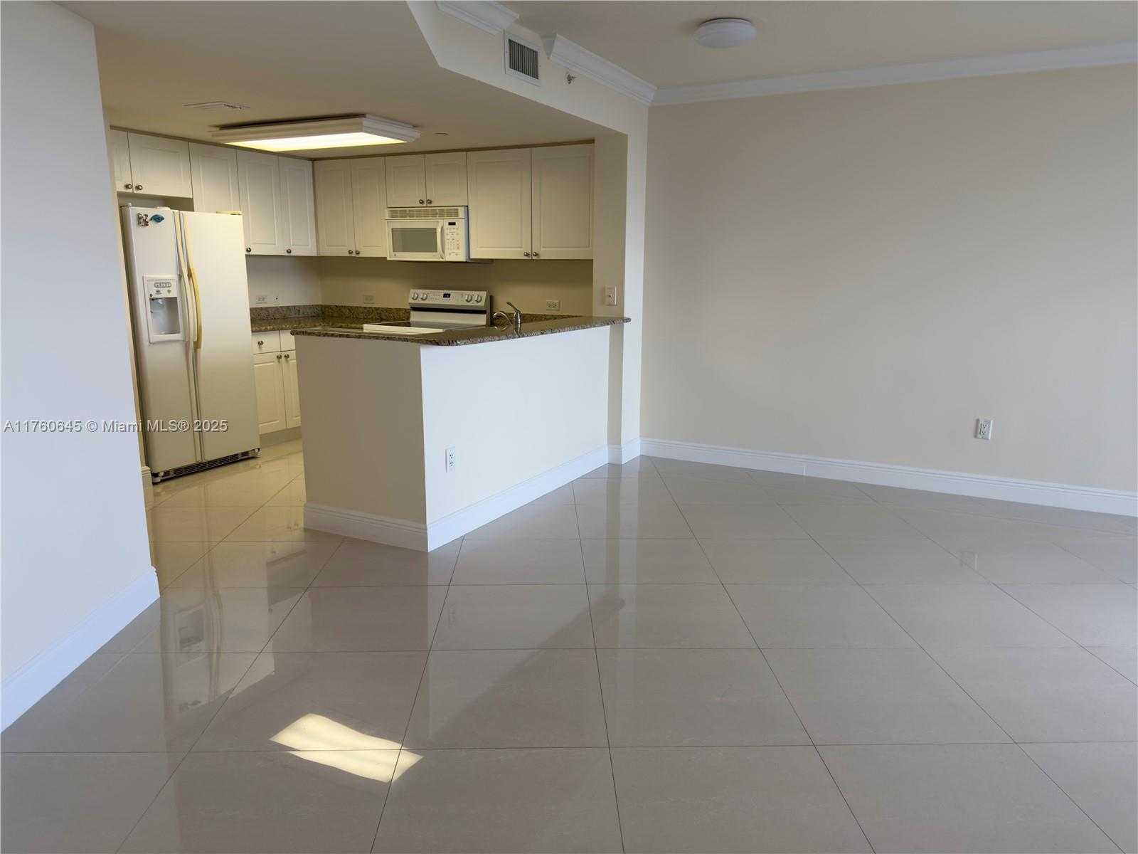 Small Image of 19501 WEST COUNTRY CLUB DR #911, Aventura Number 2