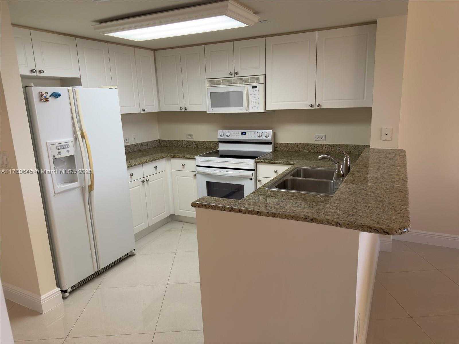 Small Image of 19501 WEST COUNTRY CLUB DR #911, Aventura Number 3