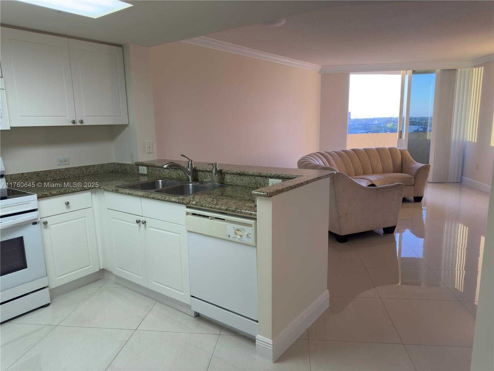Small Image of 19501 WEST COUNTRY CLUB DR #911, Aventura Number 4