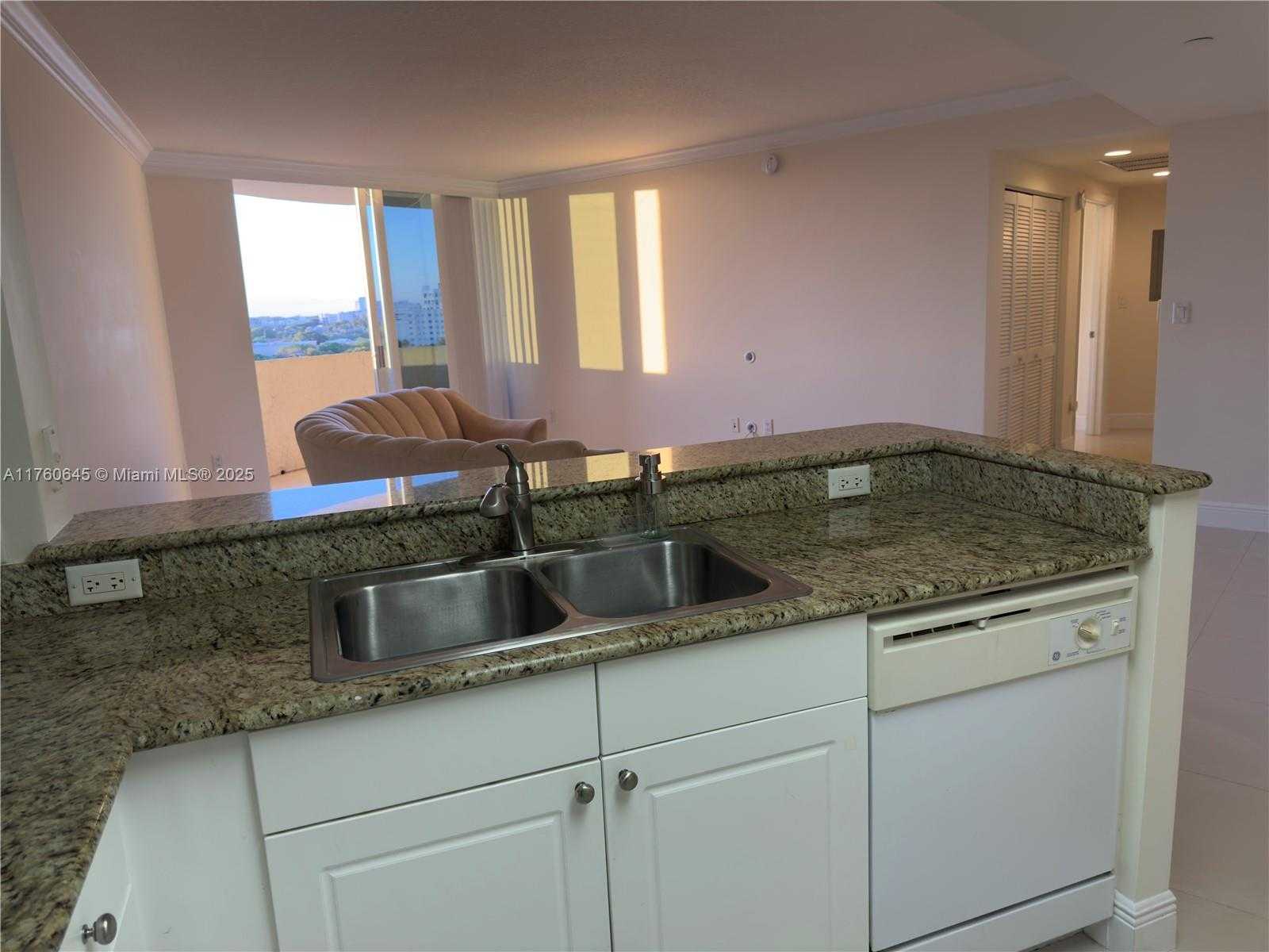 Small Image of 19501 WEST COUNTRY CLUB DR #911, Aventura Number 7