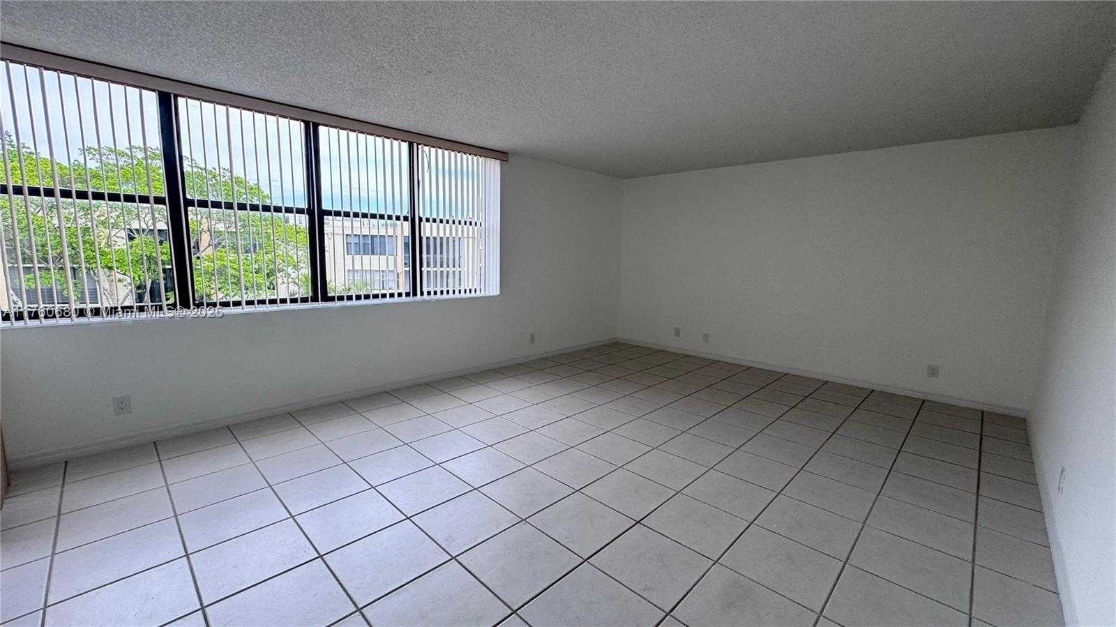 Small Image of 20401 NORTH EAST 30TH AVE #412-8, Aventura Number 15