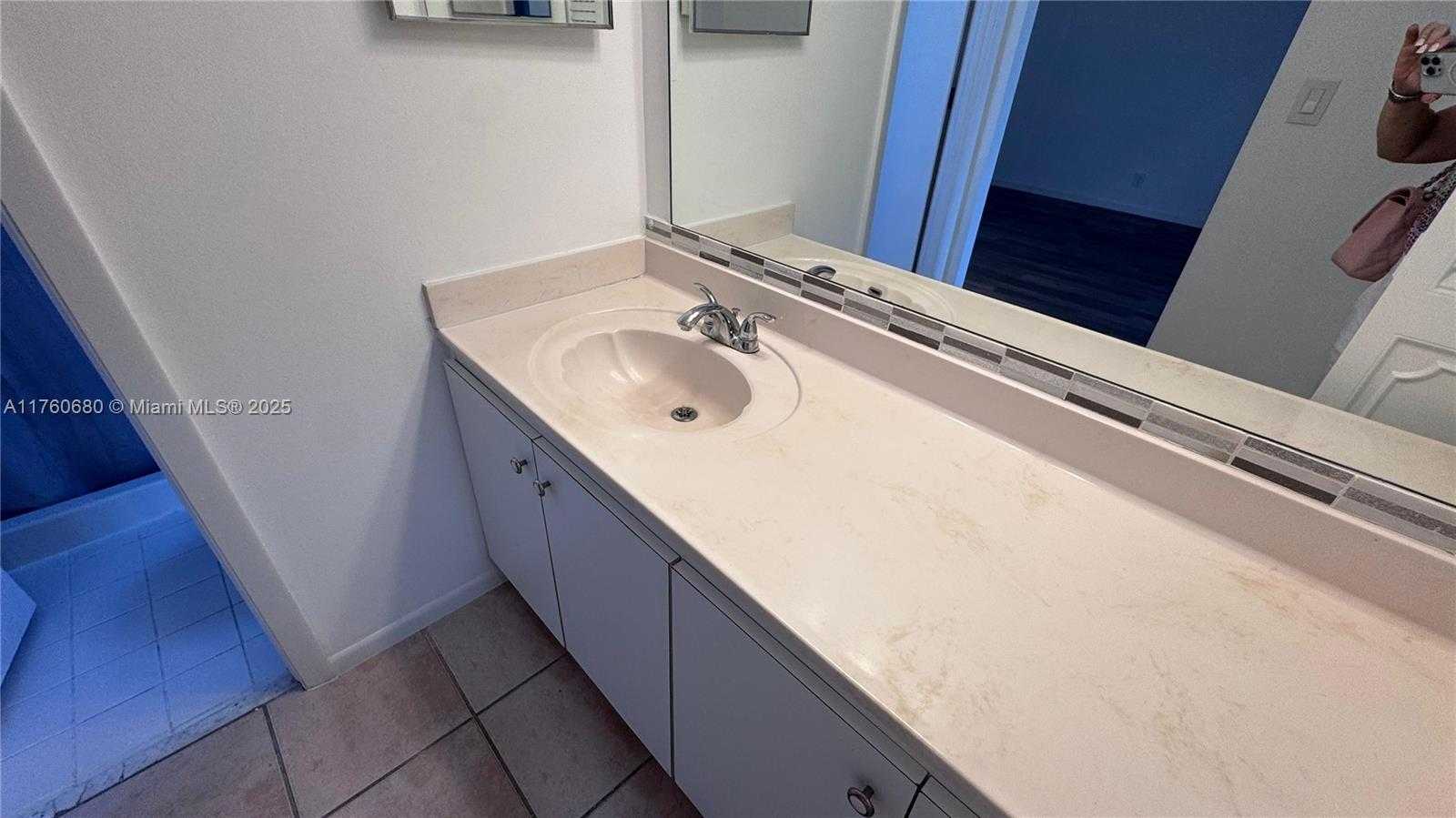 Small Image of 20401 NORTH EAST 30TH AVE #412-8, Aventura Number 33