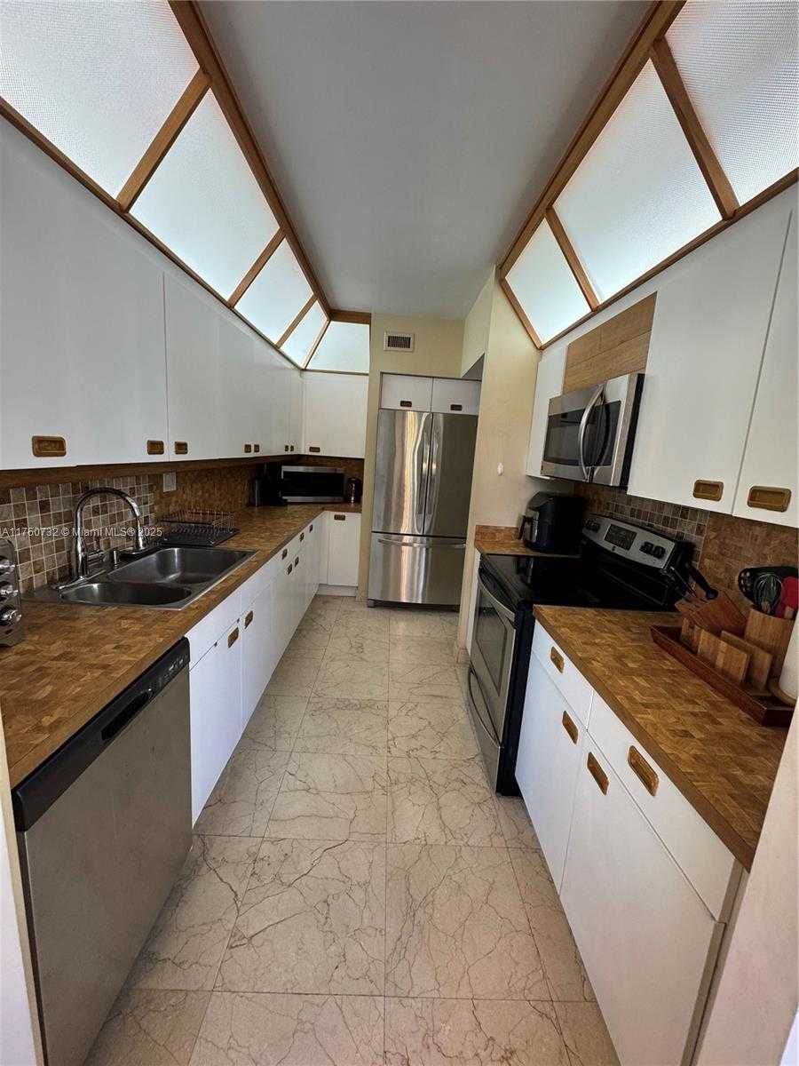Small Image of 161 CRANDON BLVD #323, Key Biscayne Number 3