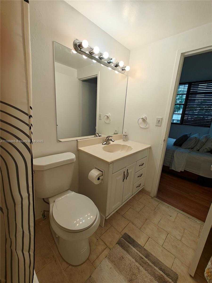 Small Image of 825 BRICKELL BAY DR #350, Miami Number 14