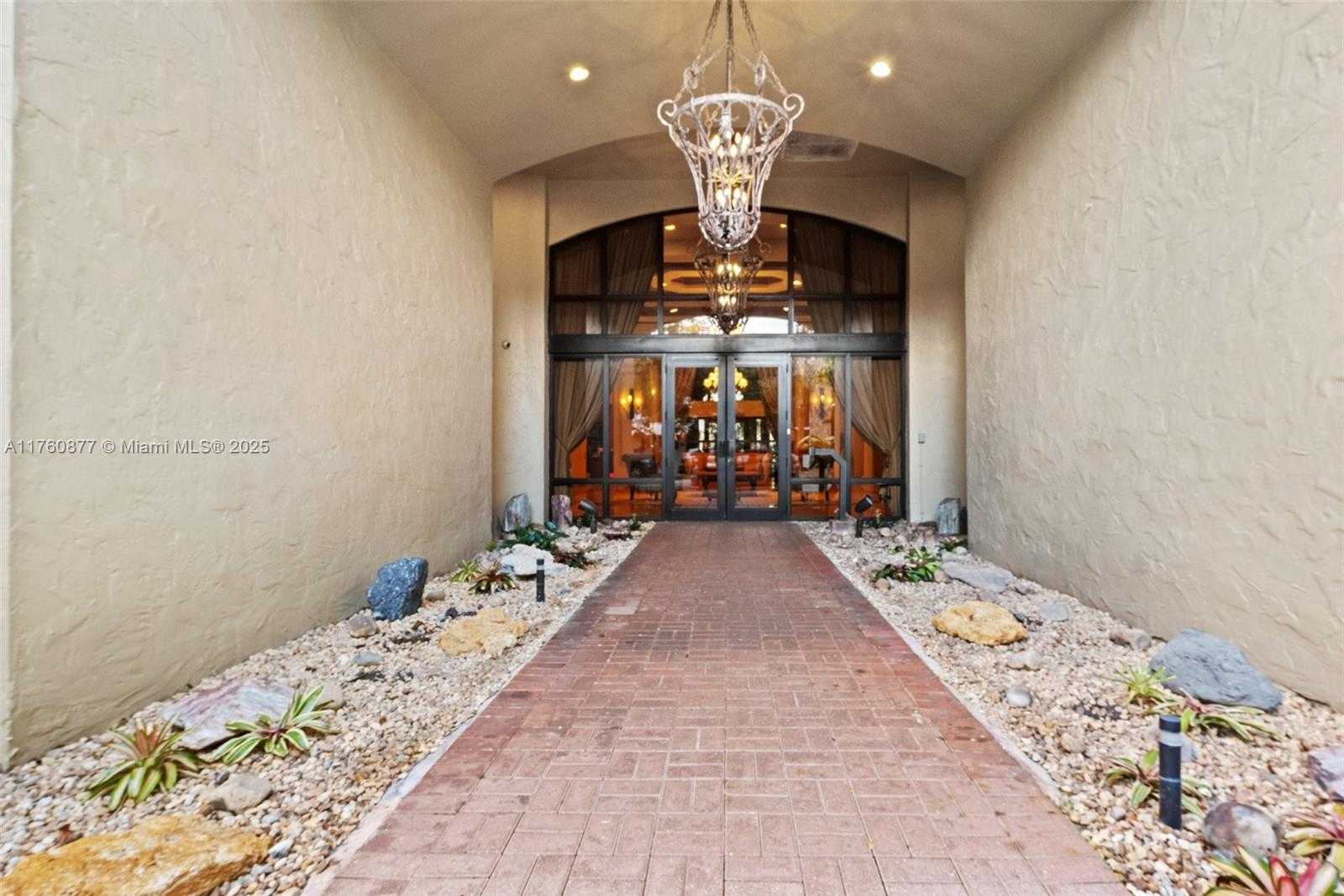 Small Image of 888 SOUTH DOUGLAS RD #602, Coral Gables Number 4