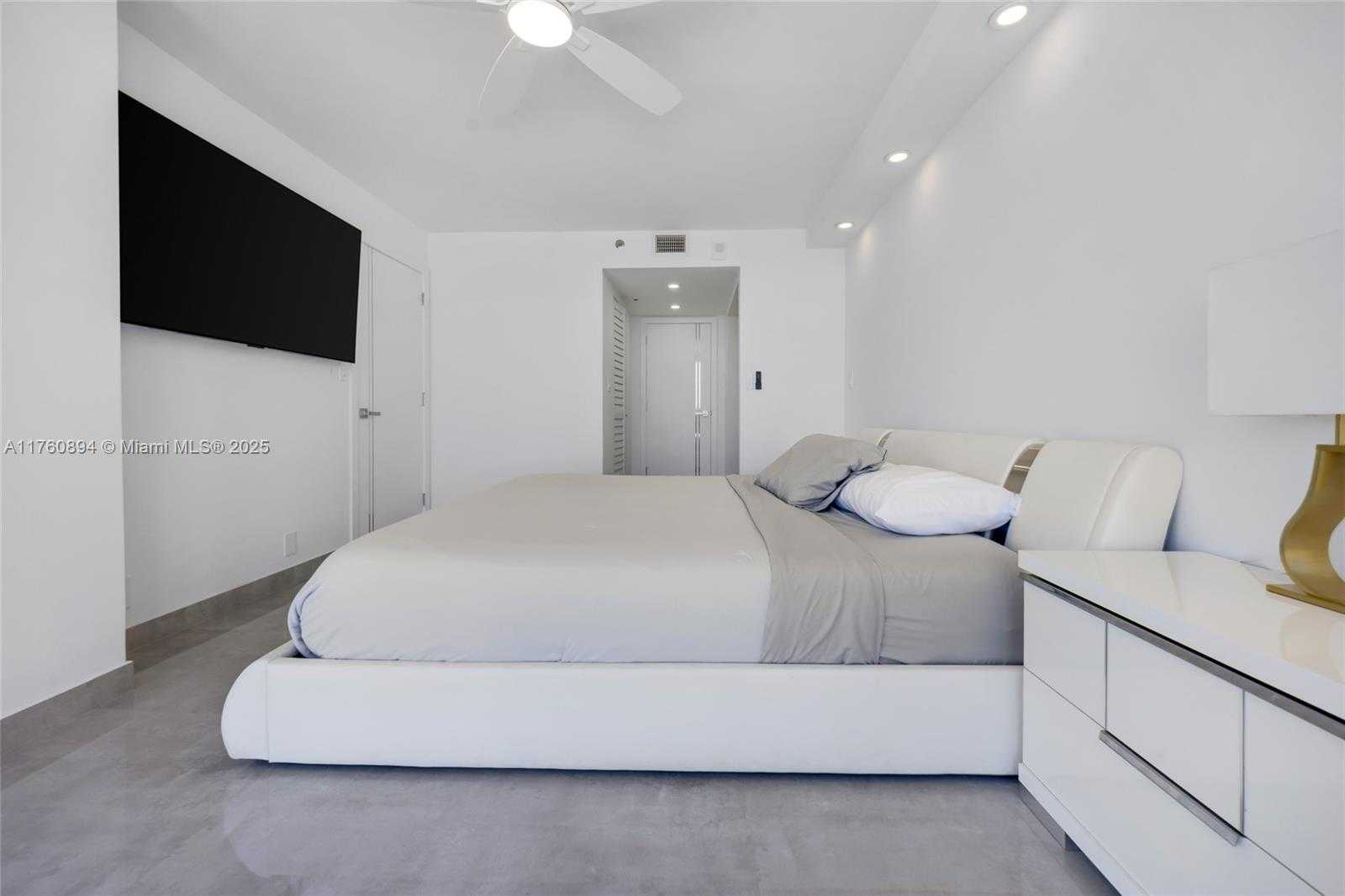 Small Image of 7601 EAST TREASURE DR #1216, North Bay Village Number 26