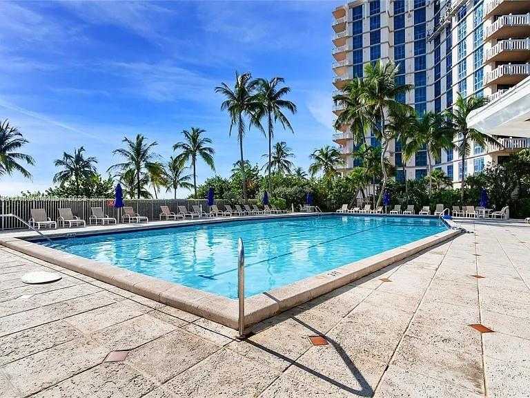 Small Image of 600 GRAPETREE DR #6ES, Key Biscayne Number 20