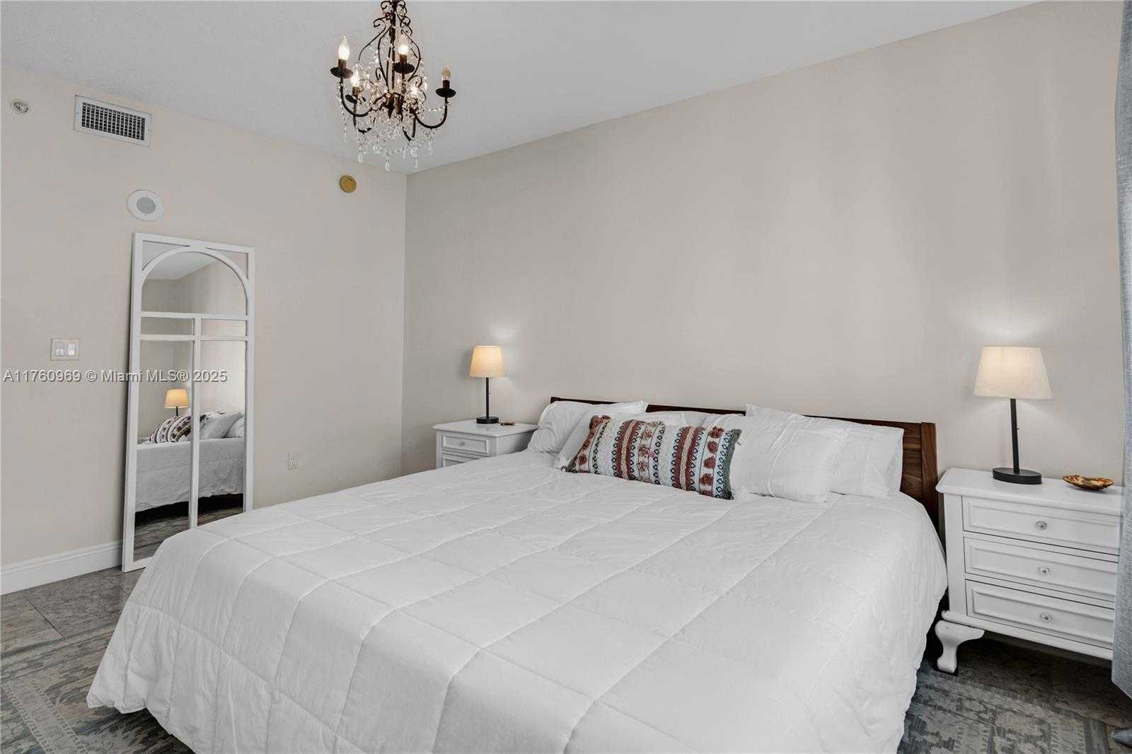 Small Image of 110 WASHINGTON AVE #1712, Miami Beach Number 14