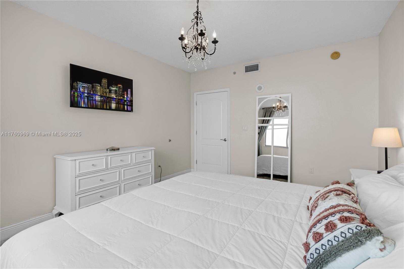 Small Image of 110 WASHINGTON AVE #1712, Miami Beach Number 16