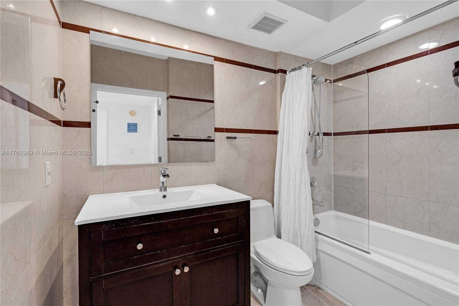 Small Image of 110 WASHINGTON AVE #1712, Miami Beach Number 17