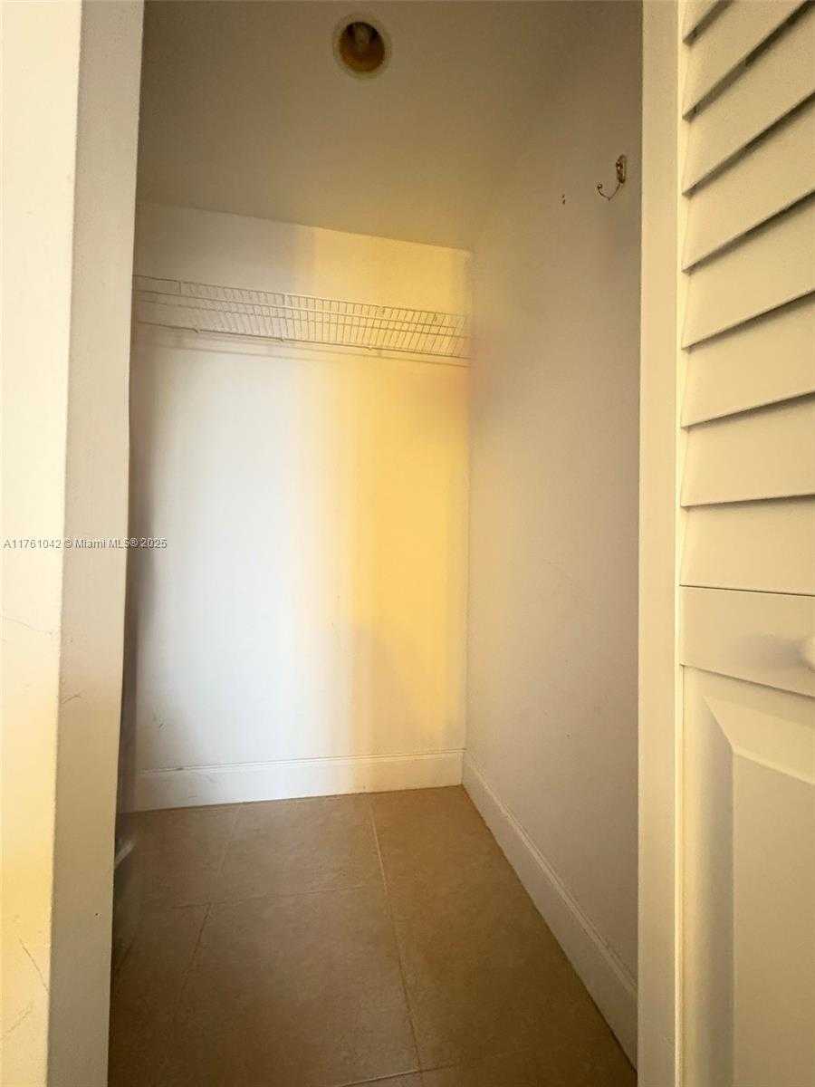 Small Image of 1965 SOUTH OCEAN DR #2F, Hallandale Beach Number 3