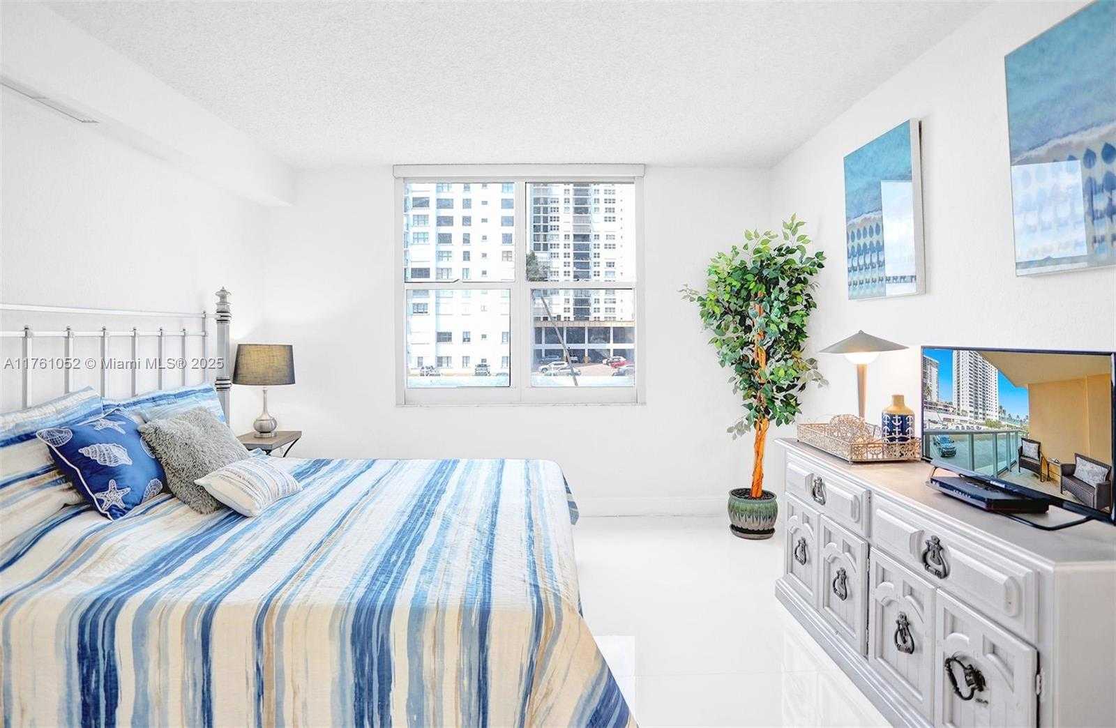 Small Image of 2501 SOUTH OCEAN DR #339 (Available  NOW), Hollywood Number 4