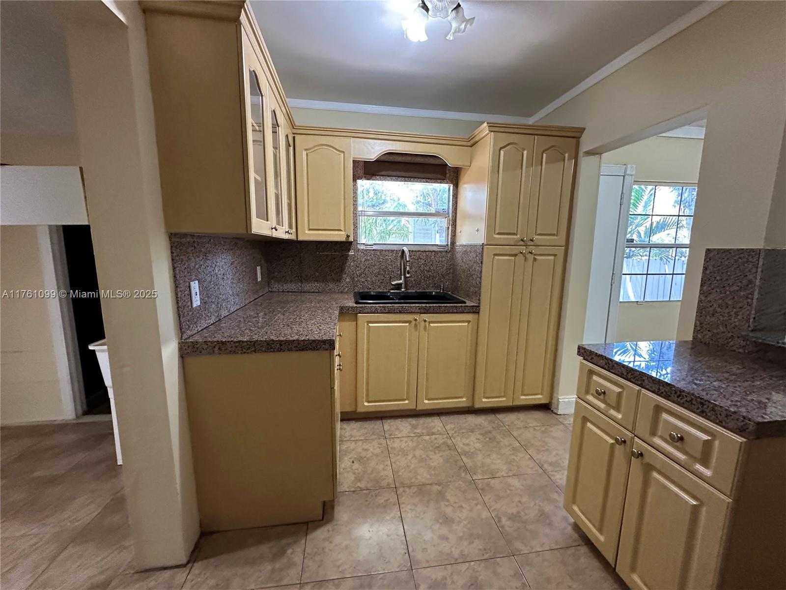 Small Image of 52 NORTH WEST 33RD ST, Miami Number 22