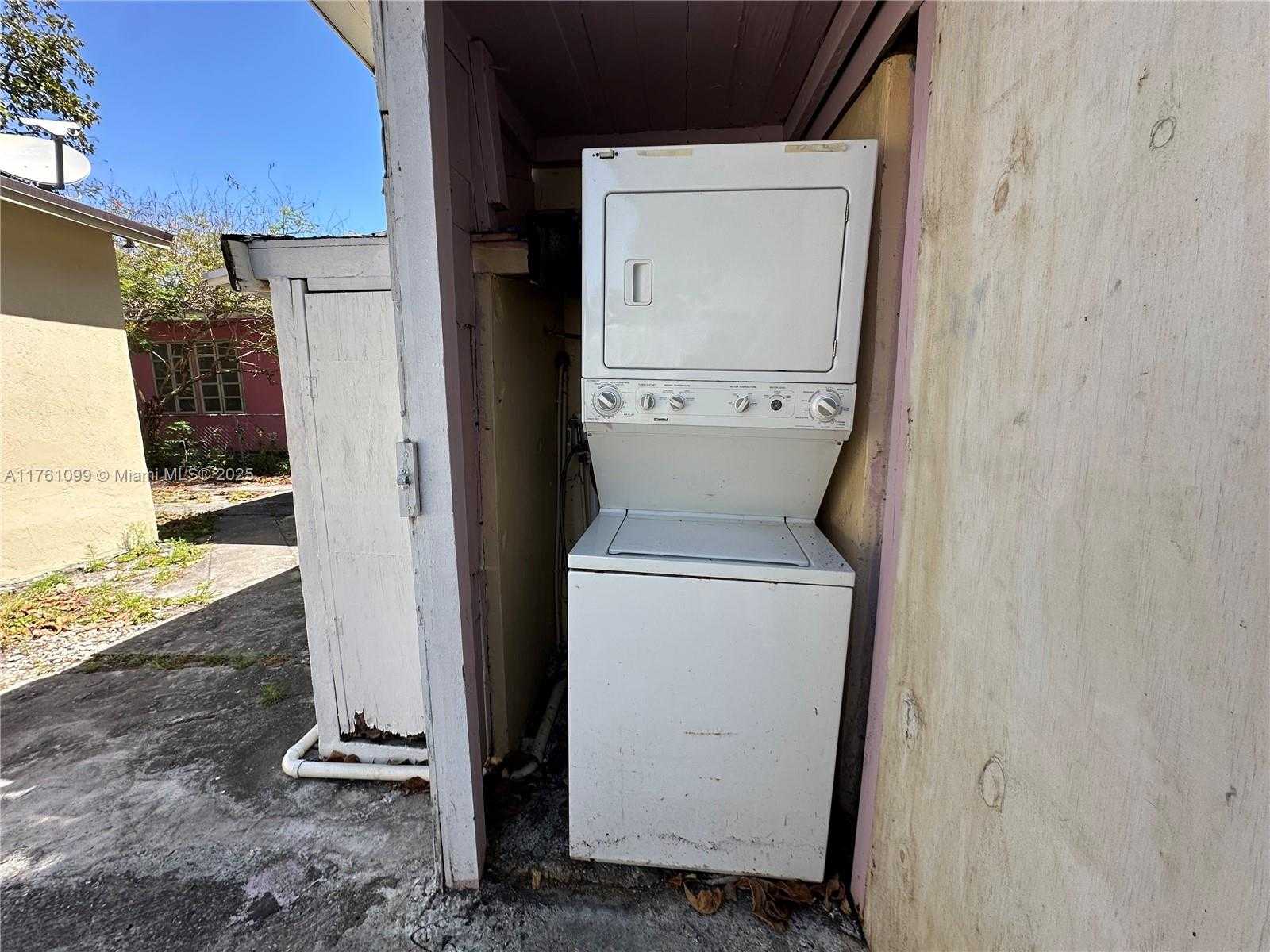 Small Image of 52 NORTH WEST 33RD ST, Miami Number 34