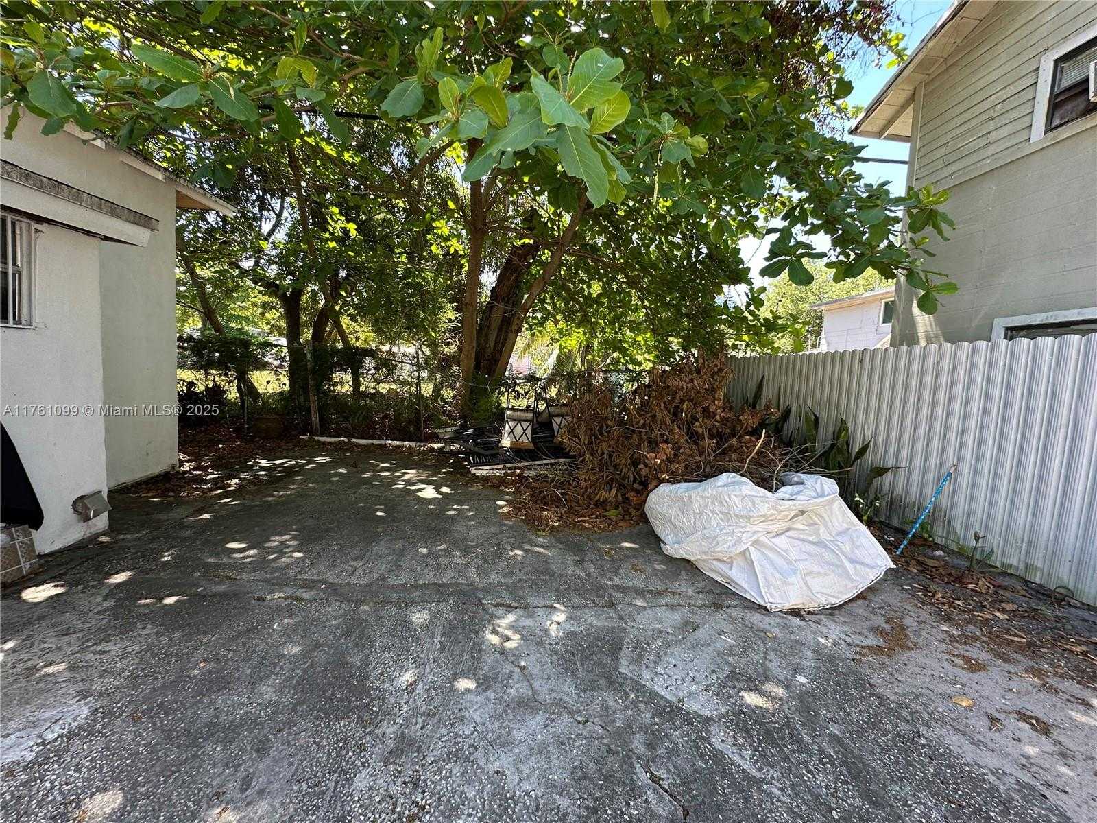 Small Image of 52 NORTH WEST 33RD ST, Miami Number 37