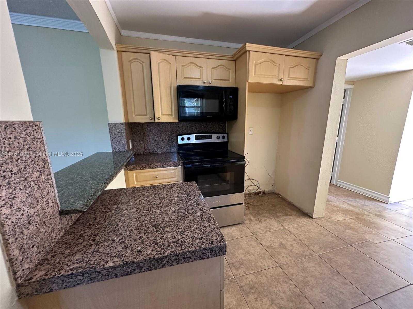 Small Image of 52 NORTH WEST 33RD ST, Miami Number 39