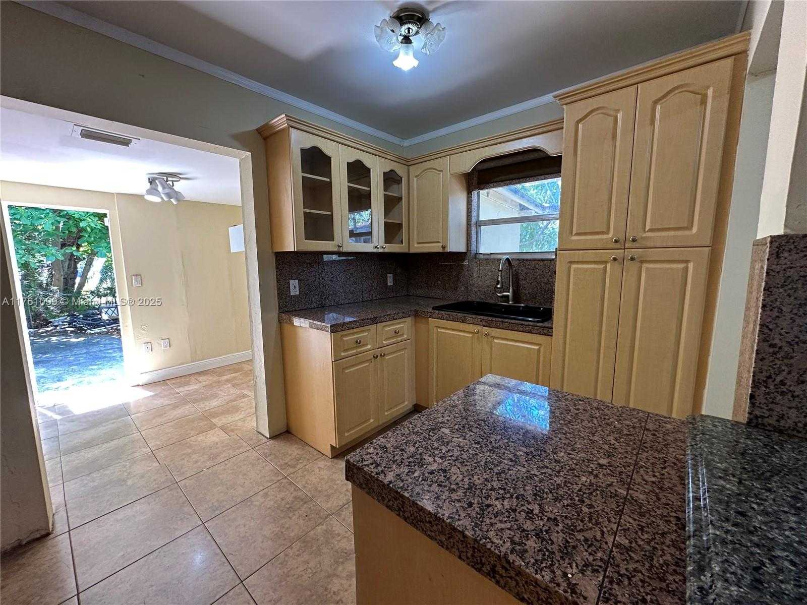 Small Image of 52 NORTH WEST 33RD ST, Miami Number 40