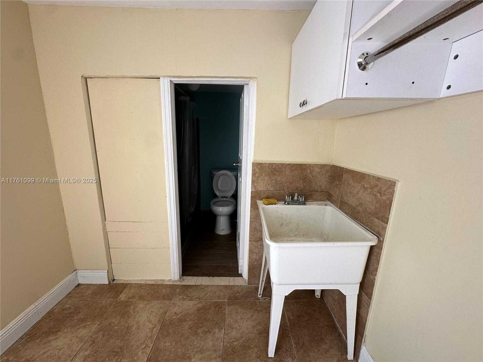 Small Image of 52 NORTH WEST 33RD ST, Miami Number 43