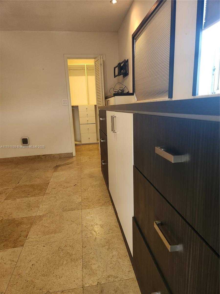Small Image of 1020 94TH ST #402, Bay Harbor Islands Number 19