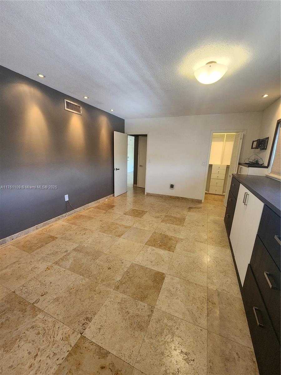 Small Image of 1020 94TH ST #402, Bay Harbor Islands Number 21