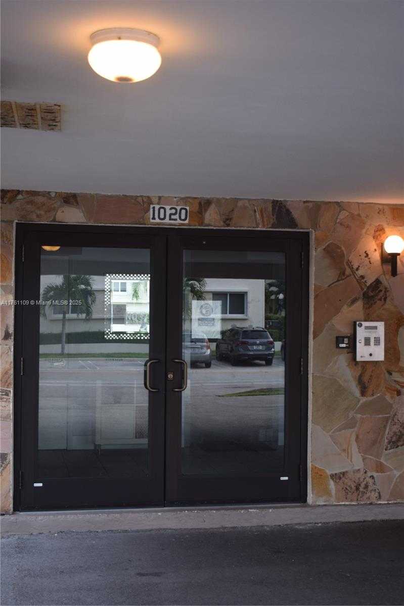 Small Image of 1020 94TH ST #402, Bay Harbor Islands Number 32