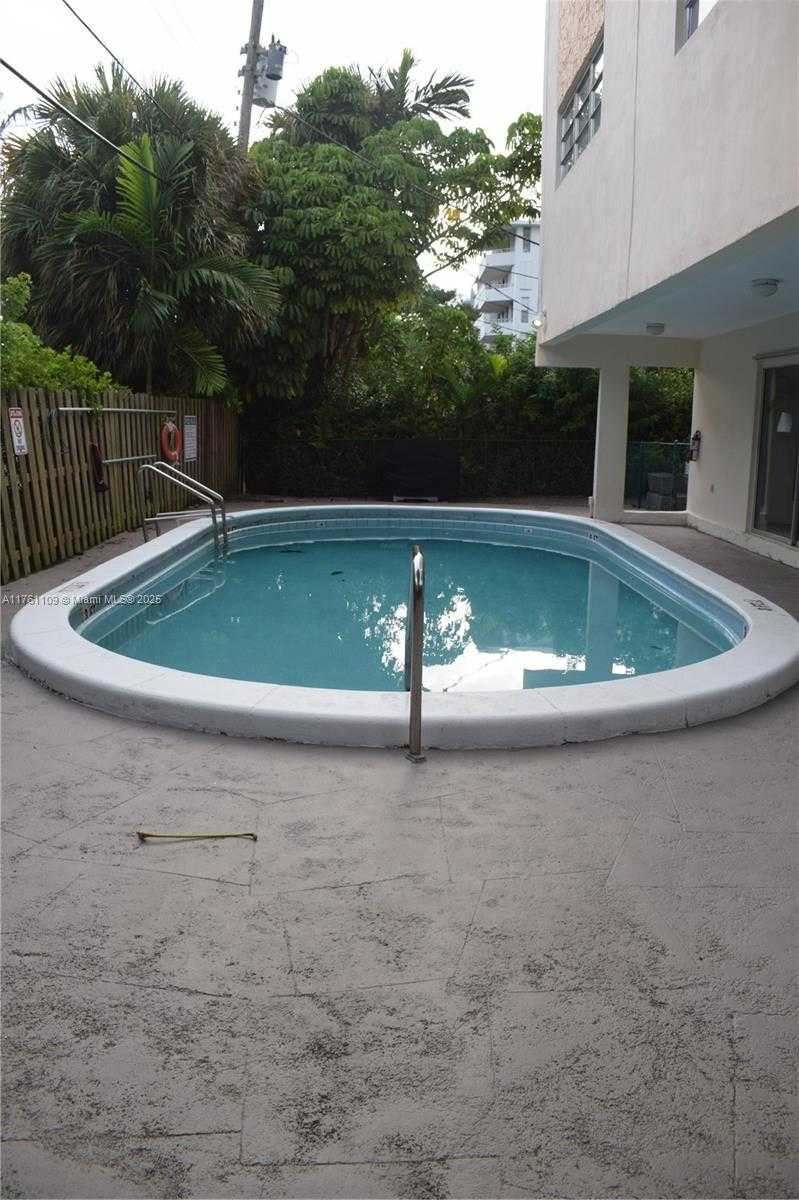 Small Image of 1020 94TH ST #402, Bay Harbor Islands Number 33