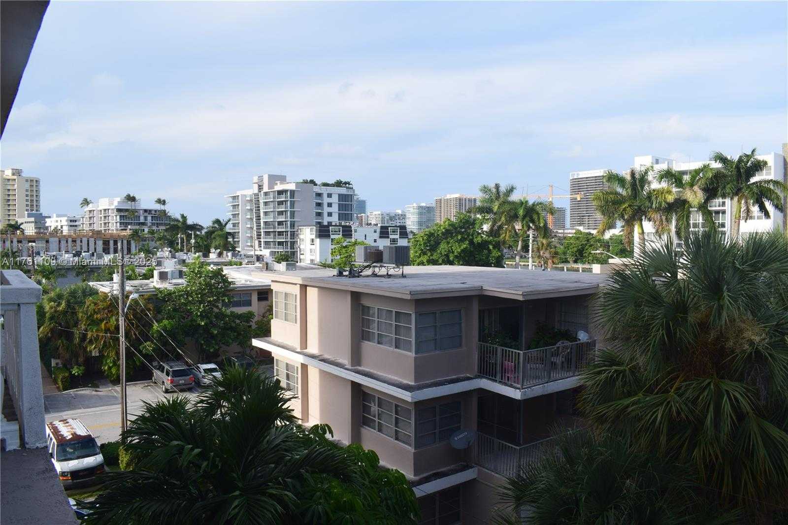 Small Image of 1020 94TH ST #402, Bay Harbor Islands Number 34