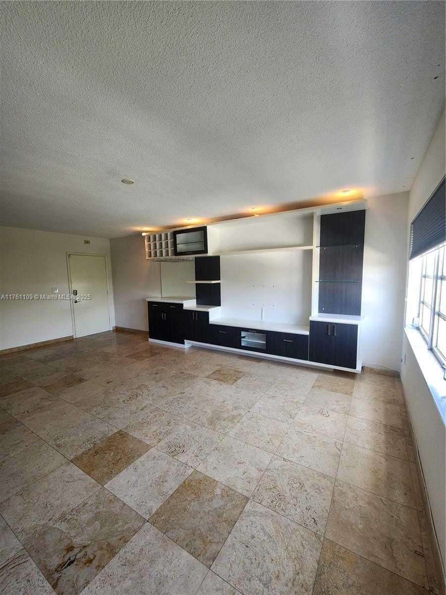 Small Image of 1020 94TH ST #402, Bay Harbor Islands Number 4