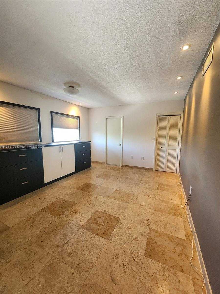 Small Image of 1020 94TH ST #402, Bay Harbor Islands Number 40