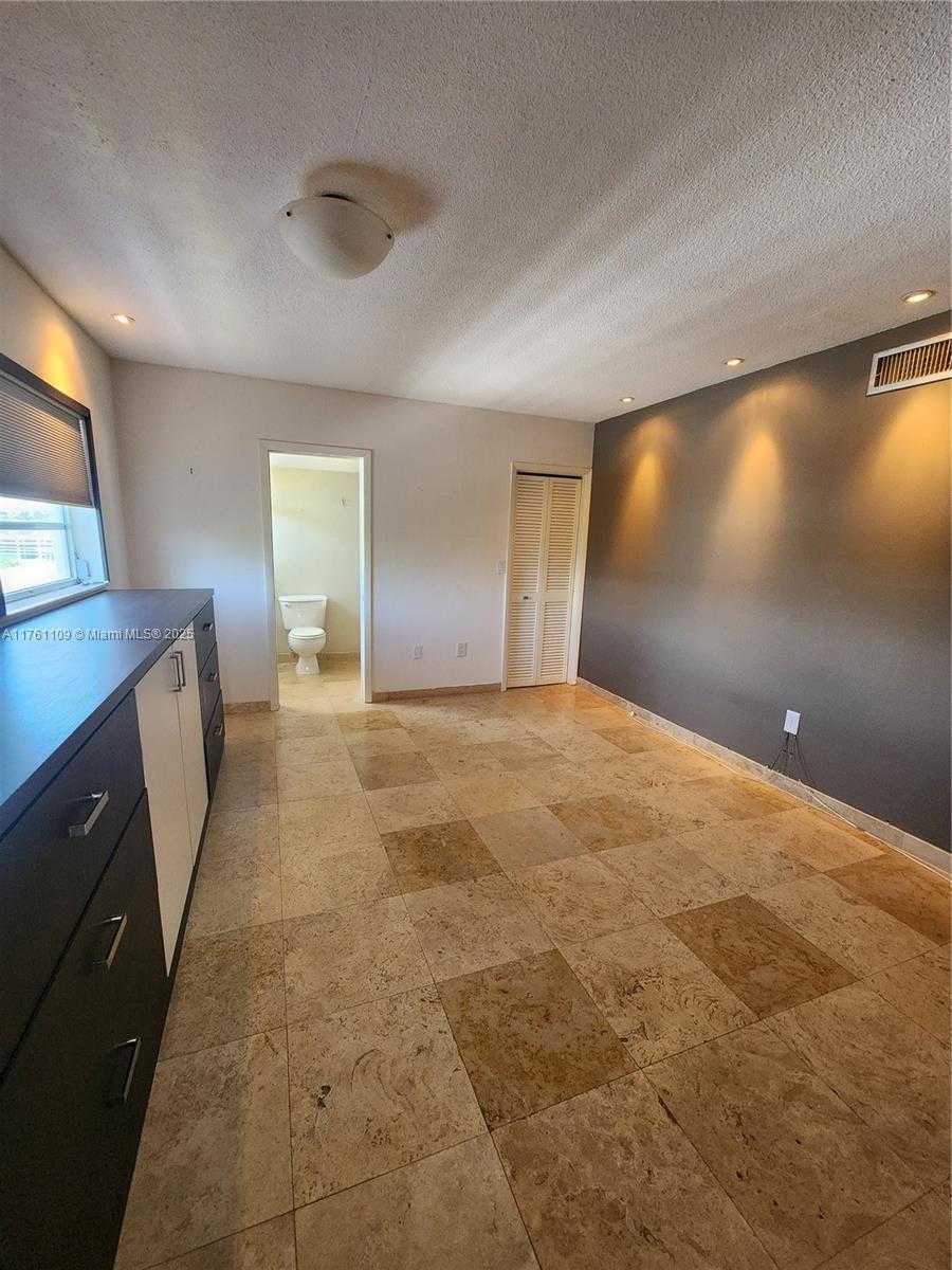 Small Image of 1020 94TH ST #402, Bay Harbor Islands Number 41