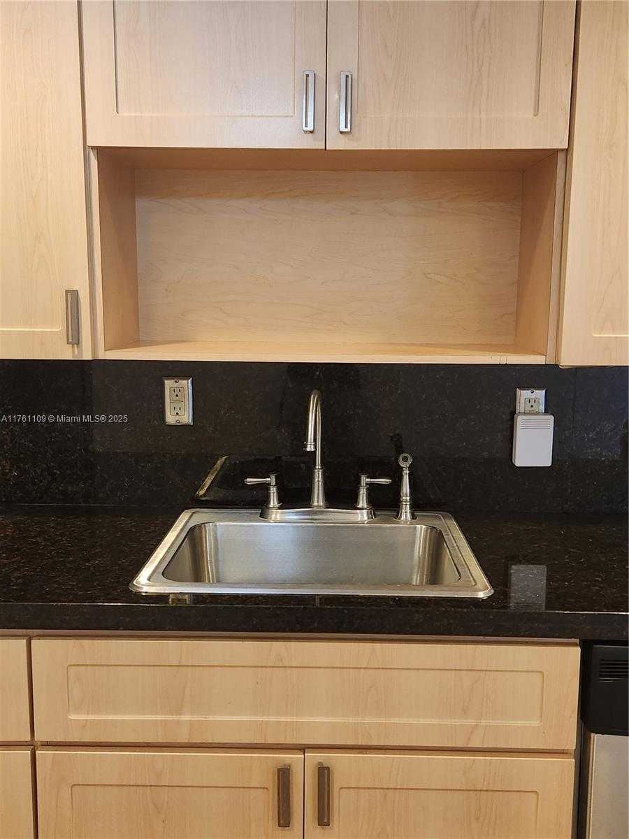 Small Image of 1020 94TH ST #402, Bay Harbor Islands Number 51
