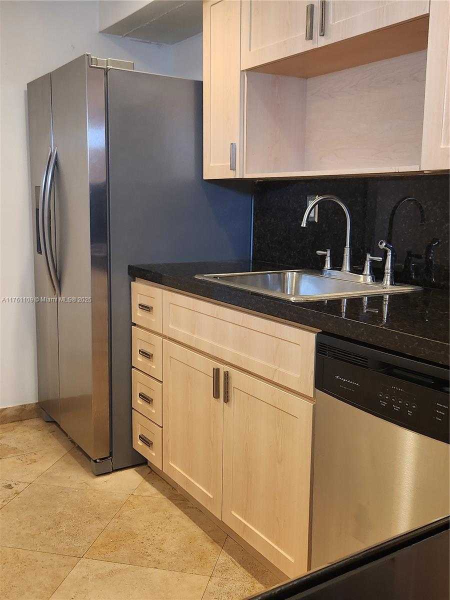 Small Image of 1020 94TH ST #402, Bay Harbor Islands Number 53