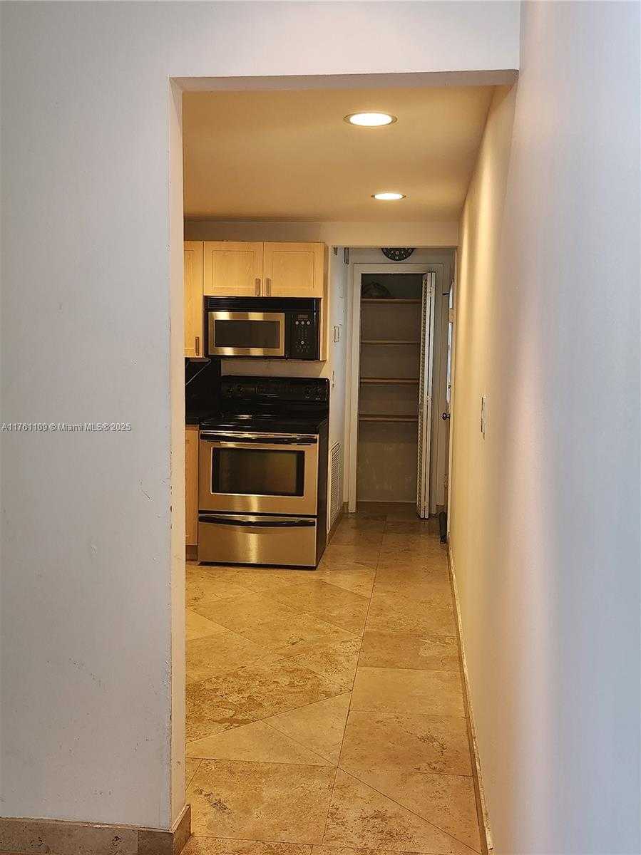 Small Image of 1020 94TH ST #402, Bay Harbor Islands Number 57
