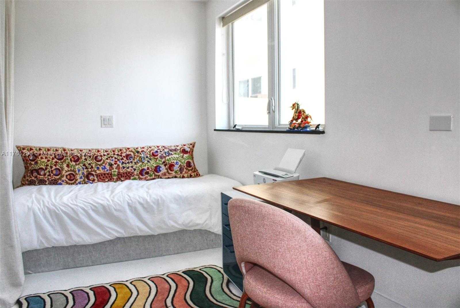 Small Image of 4710 PINE TREE DR #49, Miami Beach Number 13