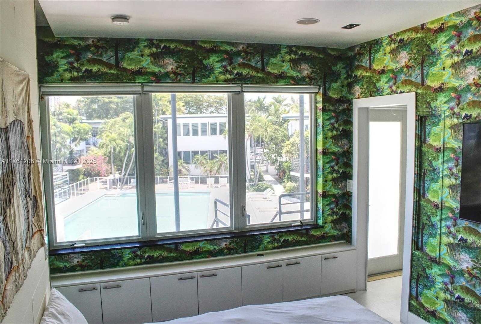 Small Image of 4710 PINE TREE DR #49, Miami Beach Number 19