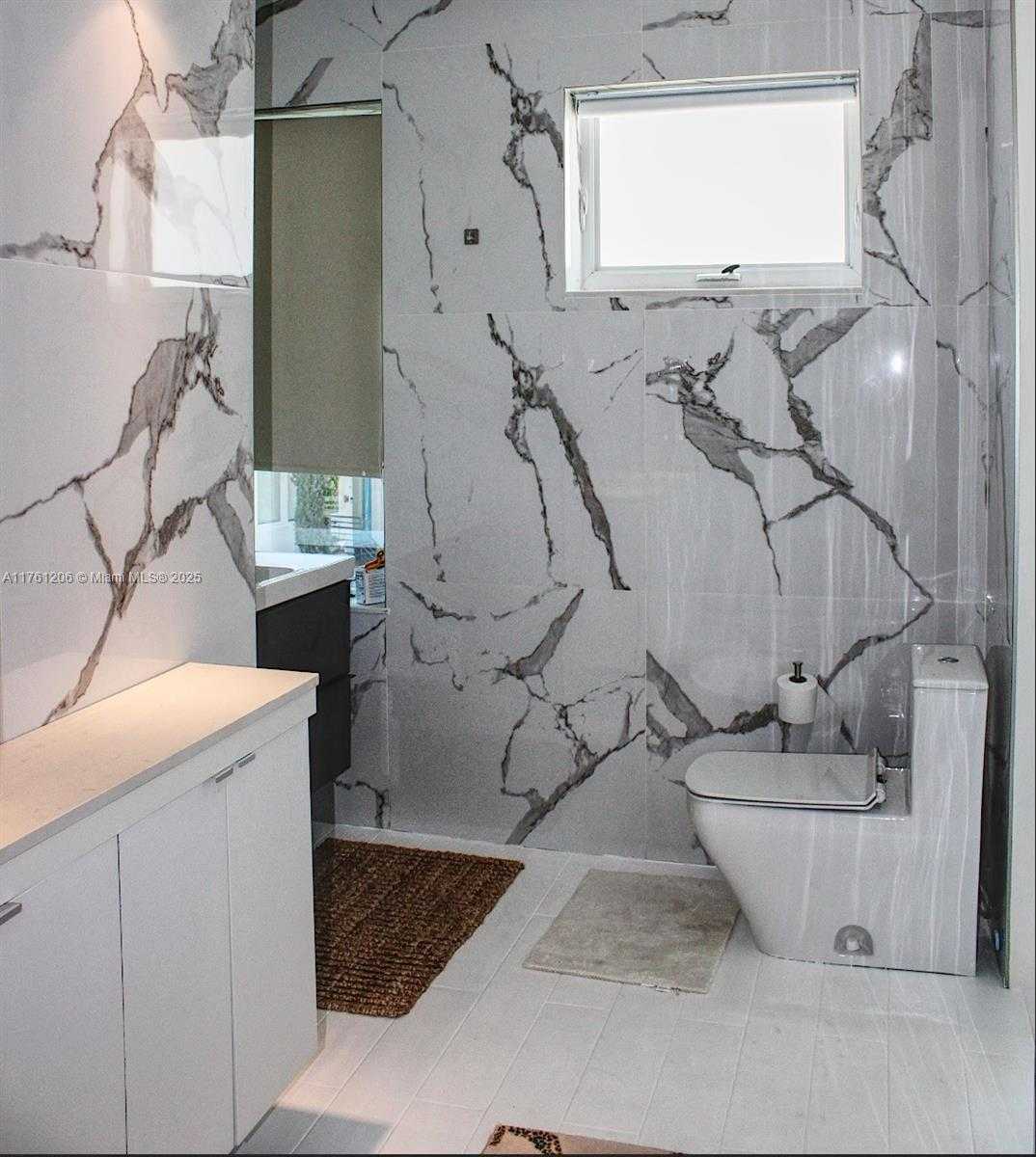 Small Image of 4710 PINE TREE DR #49, Miami Beach Number 24