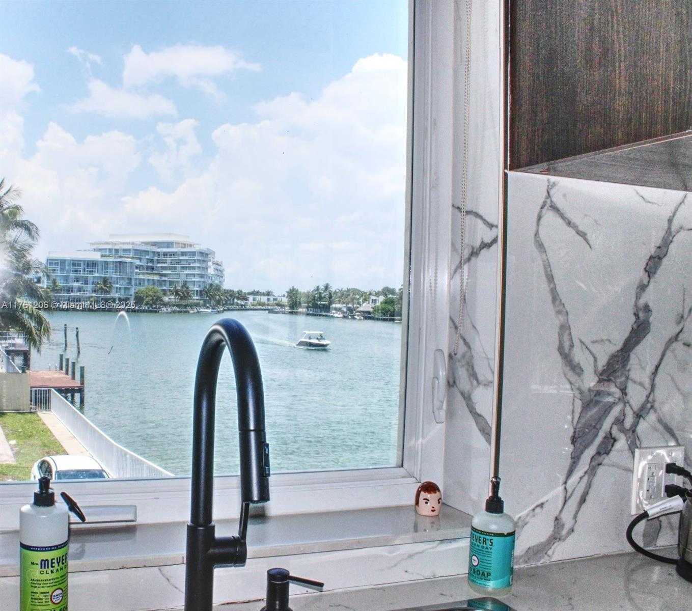 Small Image of 4710 PINE TREE DR #49, Miami Beach Number 25