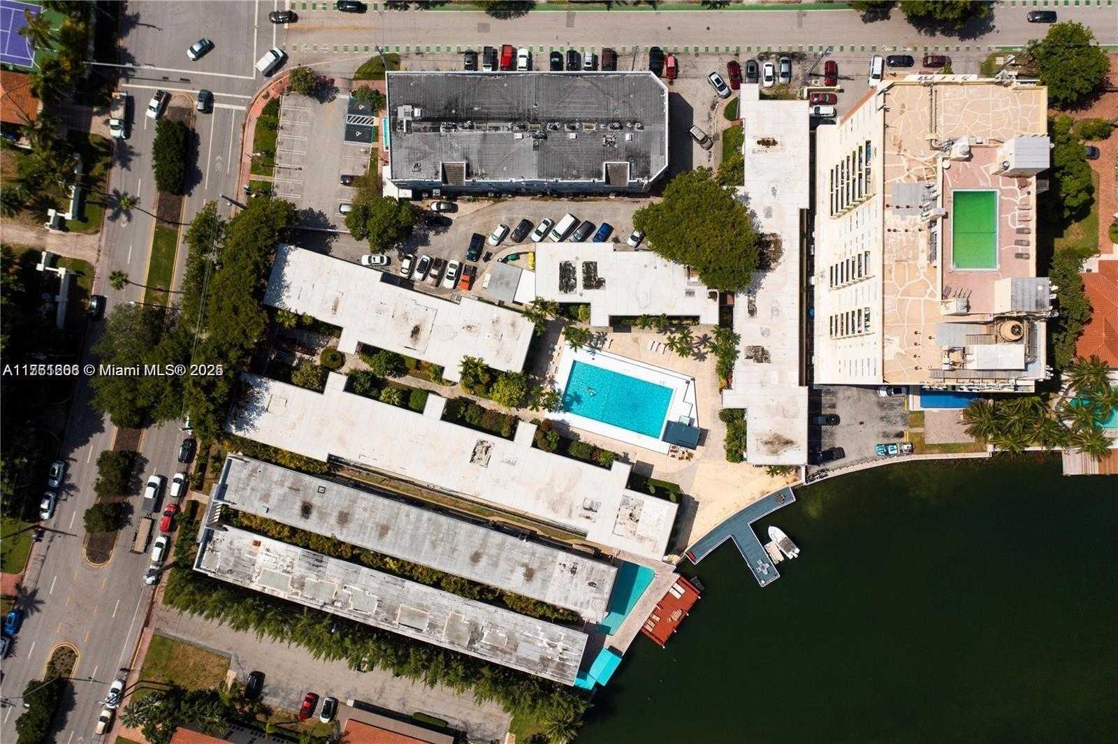 Small Image of 4710 PINE TREE DR #49, Miami Beach Number 26