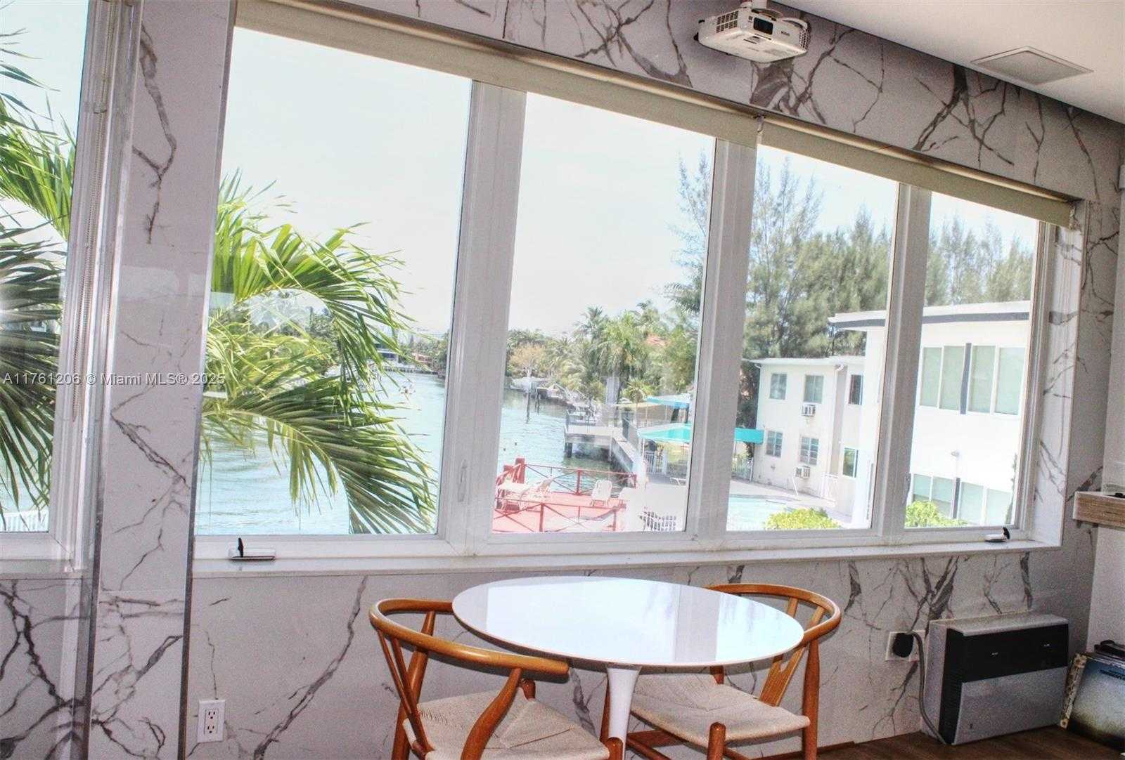 Small Image of 4710 PINE TREE DR #49, Miami Beach Number 3