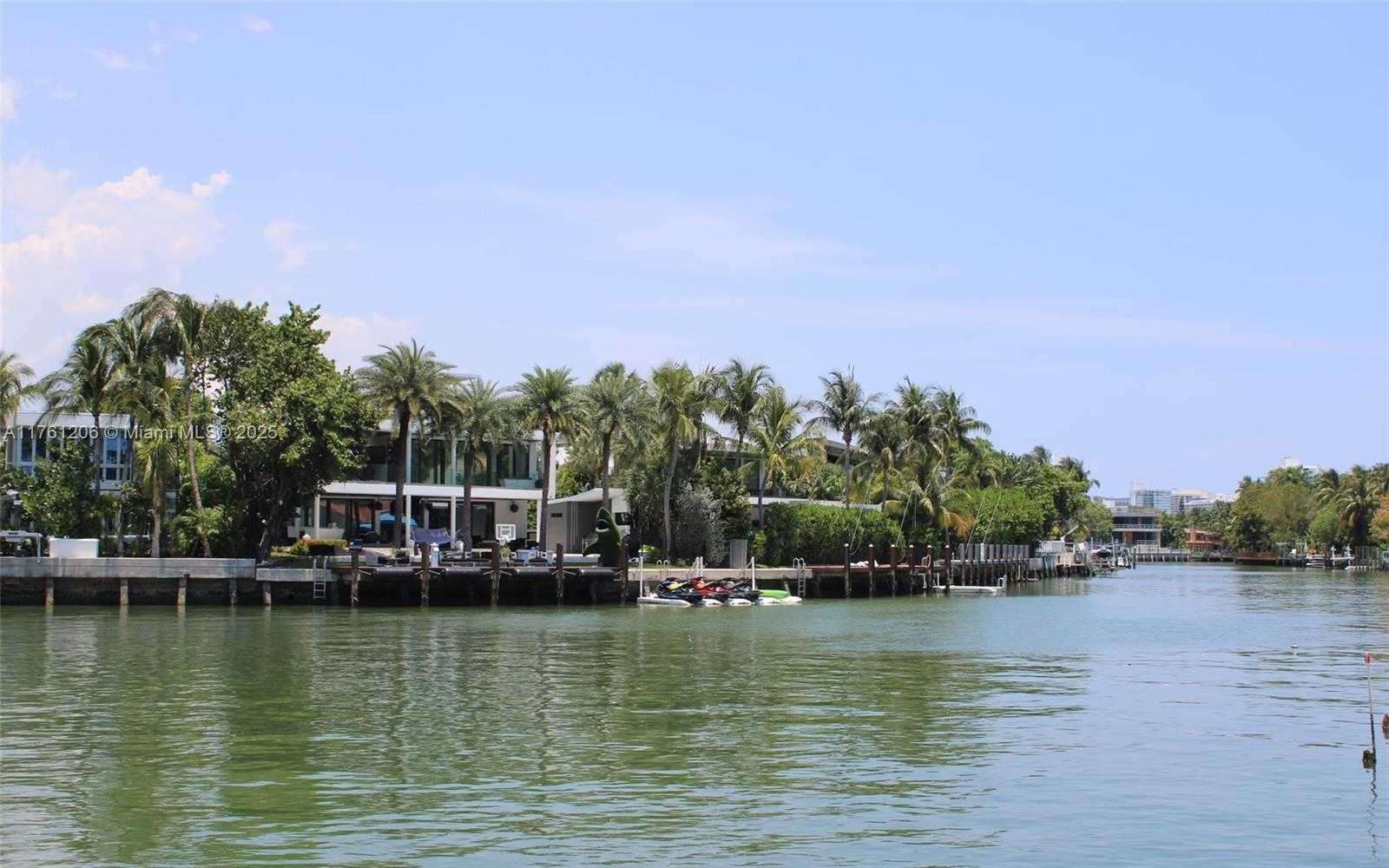 Small Image of 4710 PINE TREE DR #49, Miami Beach Number 31