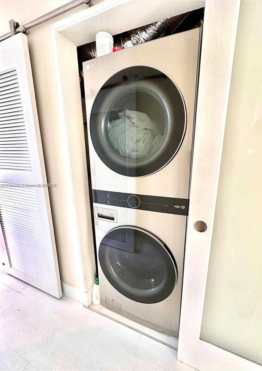 Small Image of 4710 PINE TREE DR #49, Miami Beach Number 33