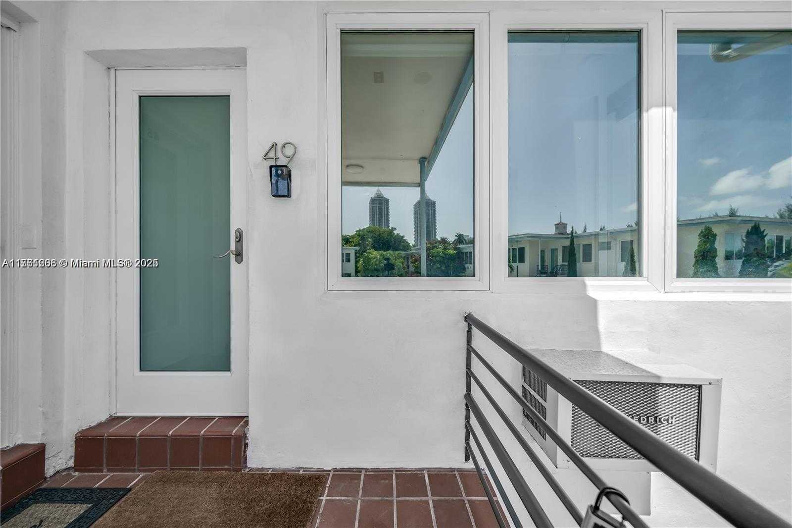 Small Image of 4710 PINE TREE DR #49, Miami Beach Number 37