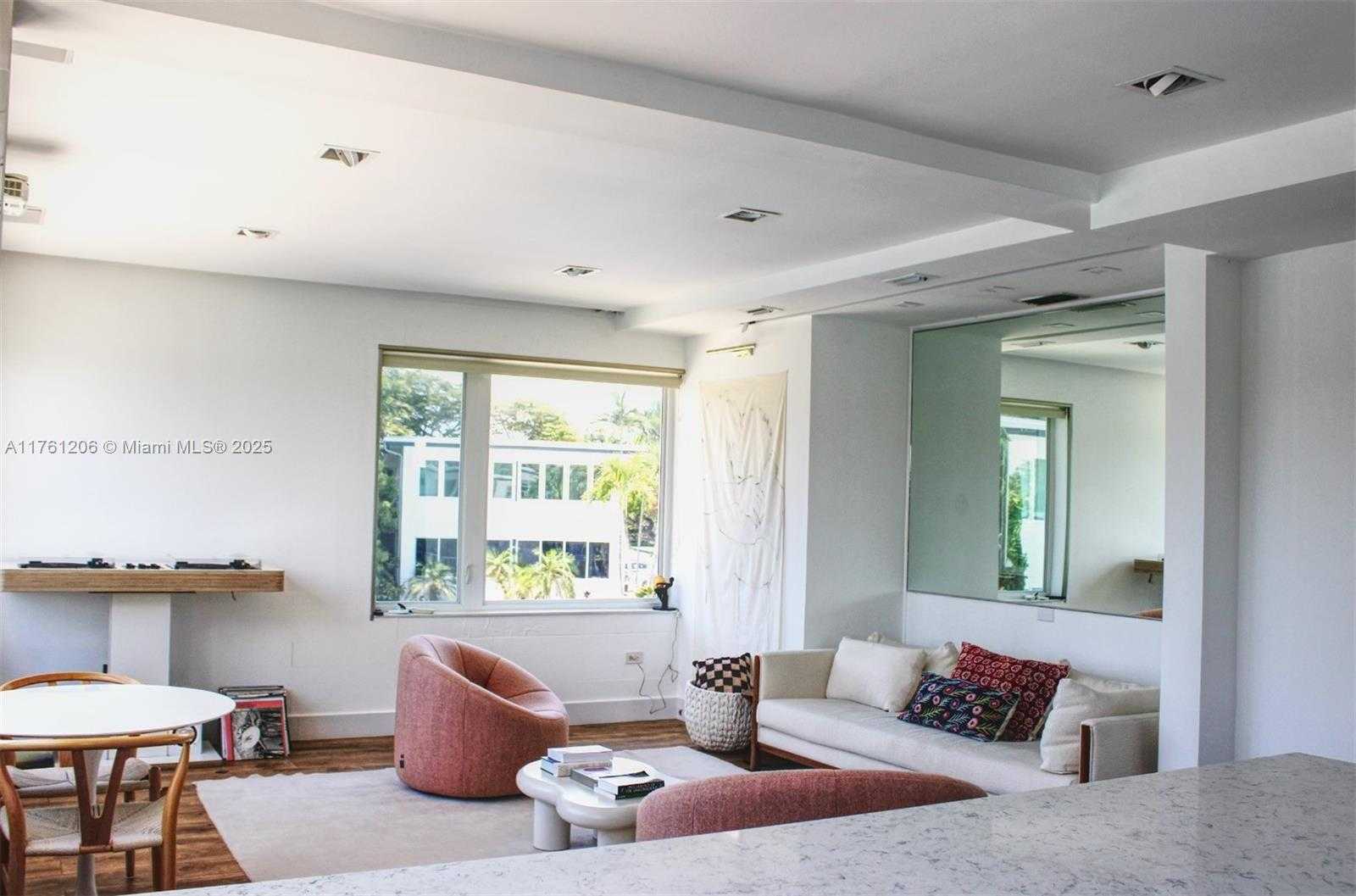 Small Image of 4710 PINE TREE DR #49, Miami Beach Number 4