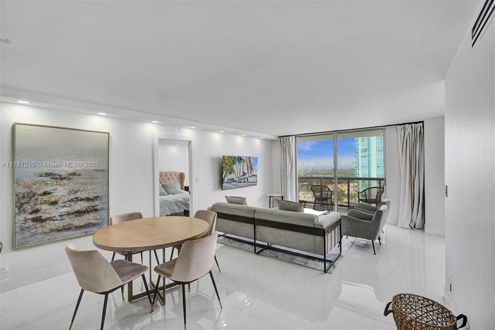Small Image of 6039 COLLINS AVE #1736, Miami Beach Number 10