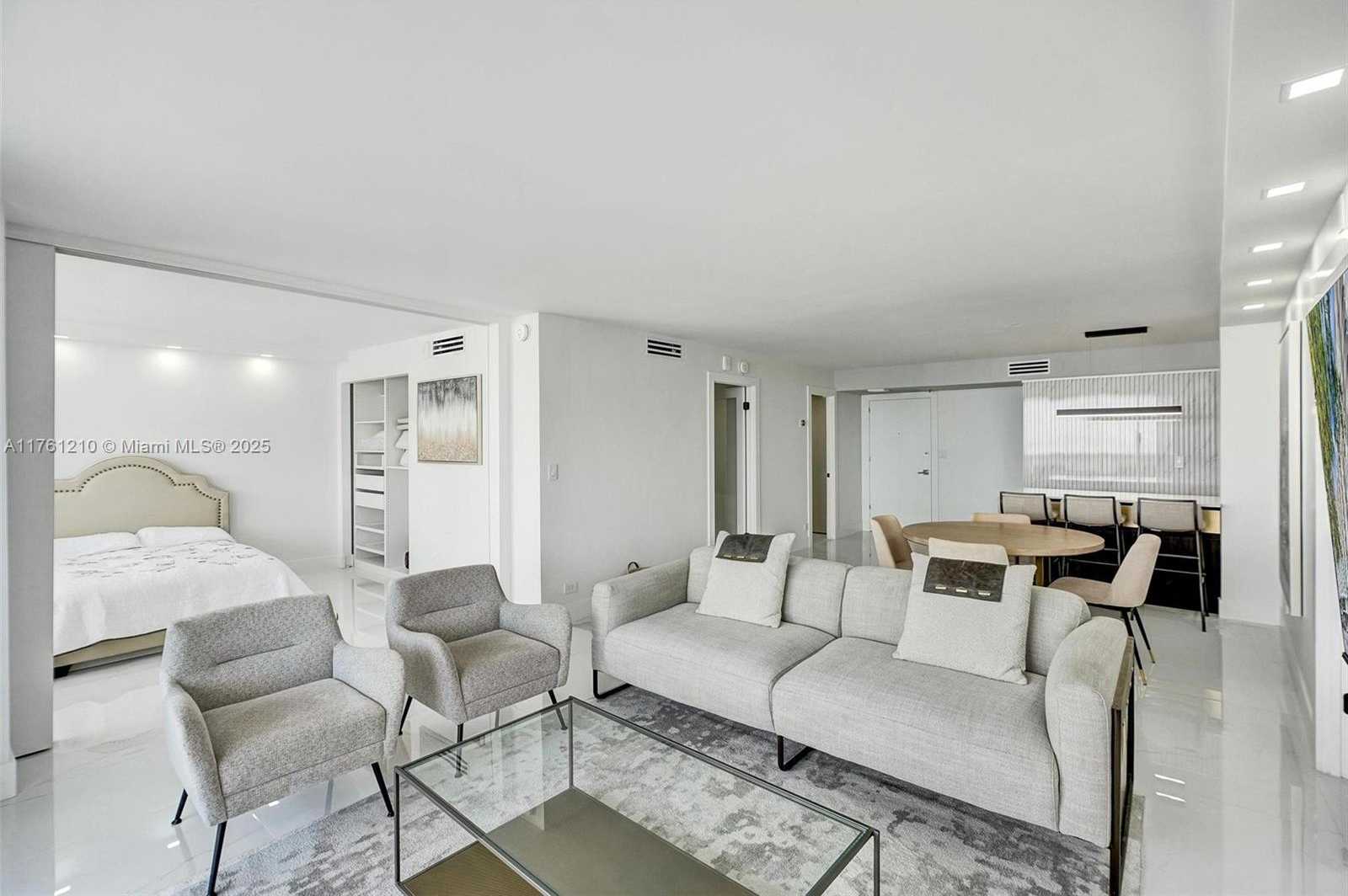 Small Image of 6039 COLLINS AVE #1736, Miami Beach Number 15