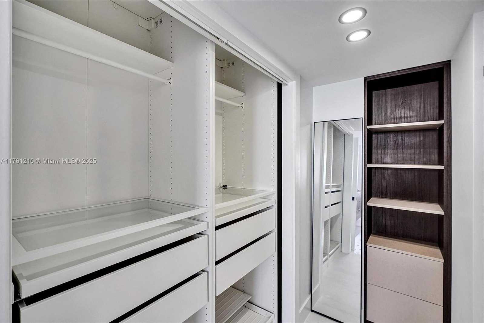 Small Image of 6039 COLLINS AVE #1736, Miami Beach Number 21