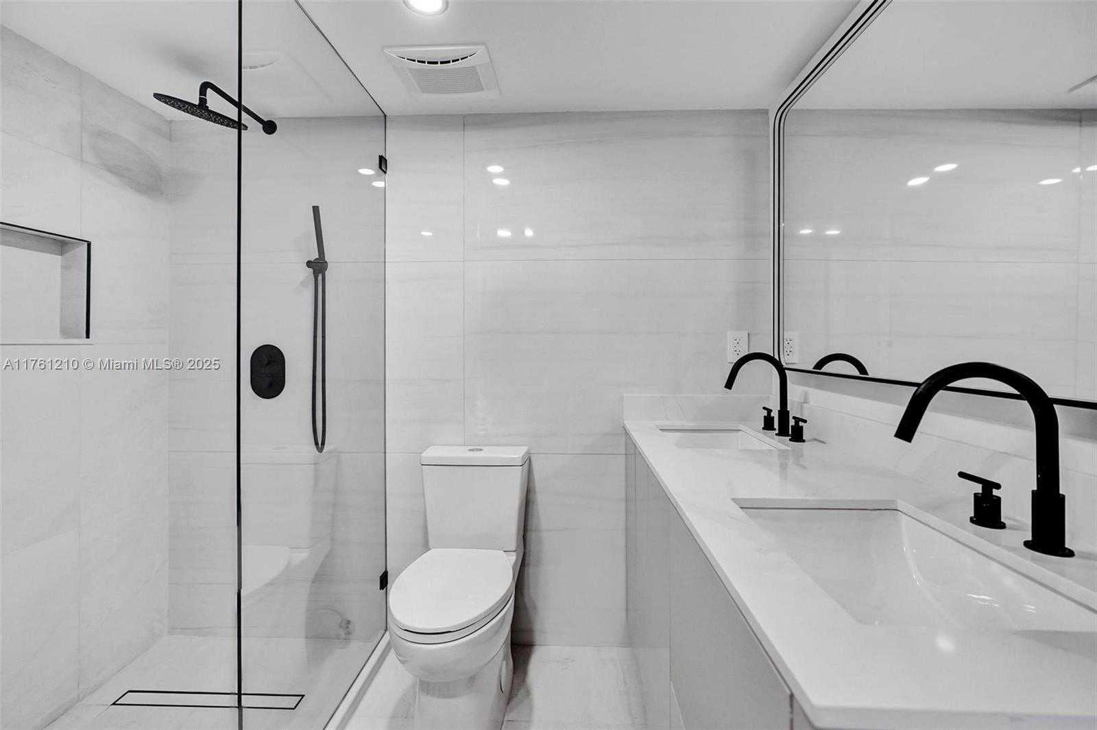 Small Image of 6039 COLLINS AVE #1736, Miami Beach Number 22