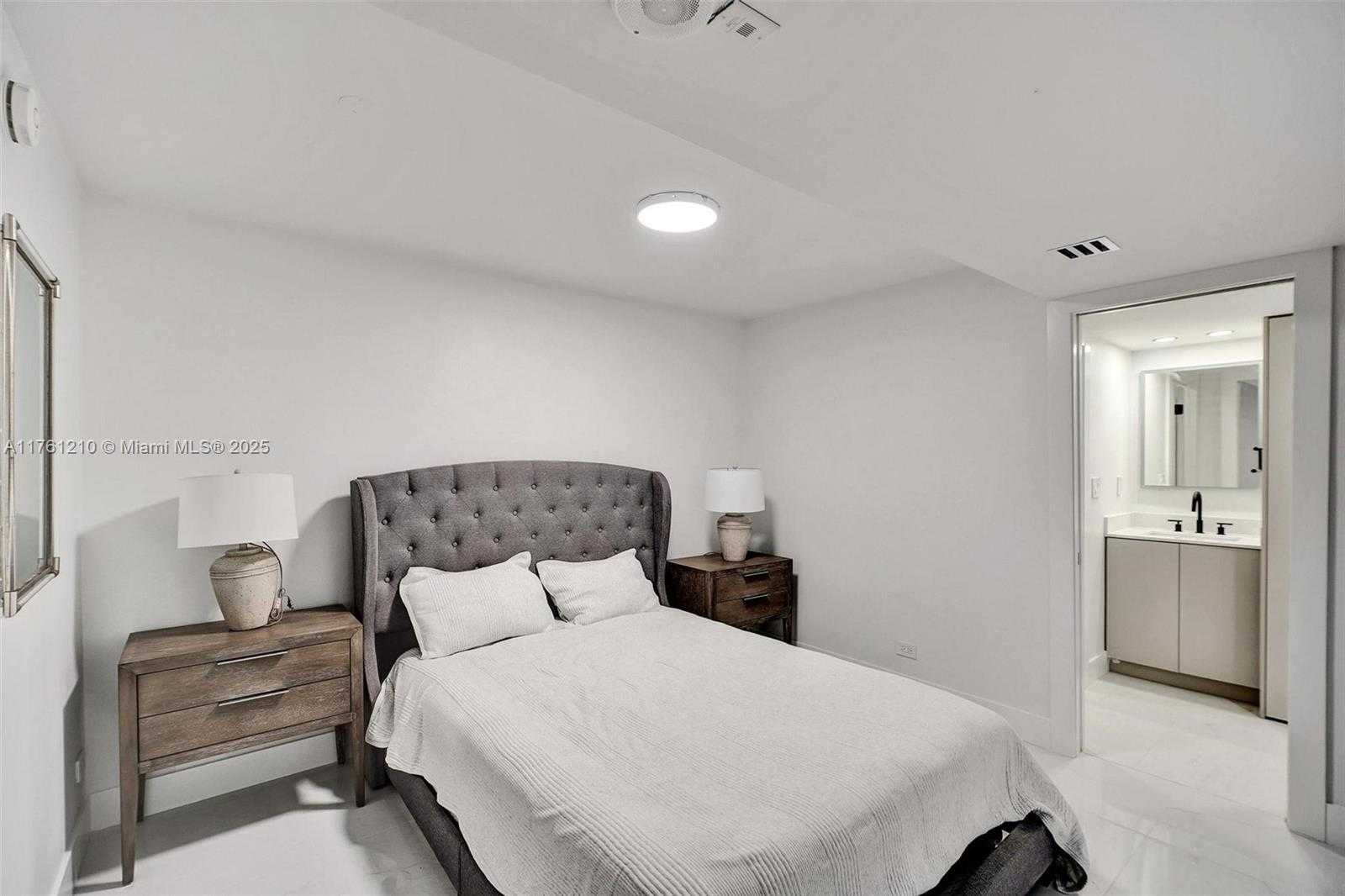 Small Image of 6039 COLLINS AVE #1736, Miami Beach Number 23